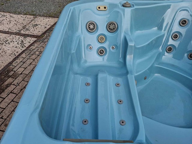 Azur spa 4 persoons amerikaanse jacuzzi en buitenspa - afbeelding 8 van  27
