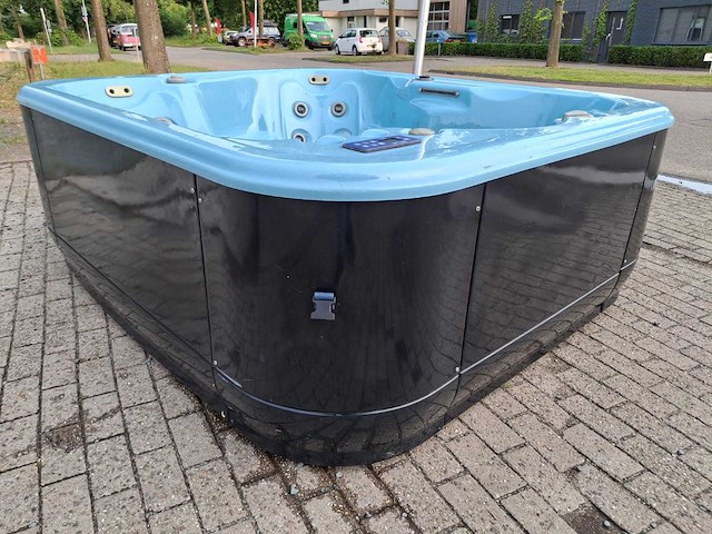 Azur spa 4 persoons amerikaanse jacuzzi en buitenspa - afbeelding 9 van  27