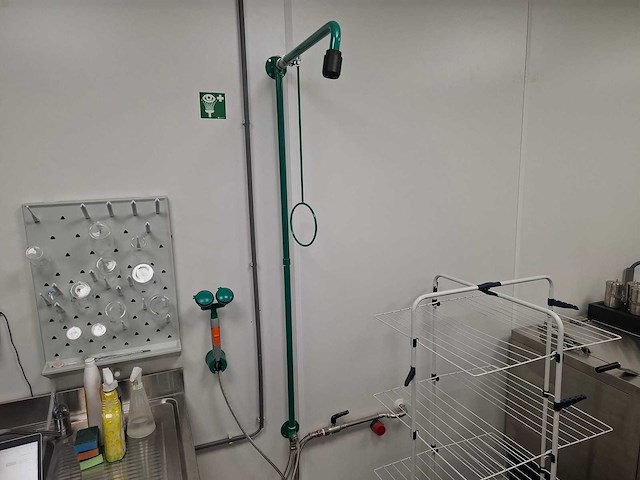 B-safety - nooddouche - afbeelding 1 van  4