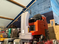 B100r zelfrijdende veeg schrobmachine - afbeelding 1 van  7