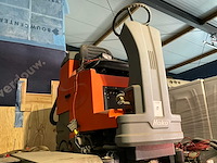 B100r zelfrijdende veeg schrobmachine - afbeelding 2 van  7