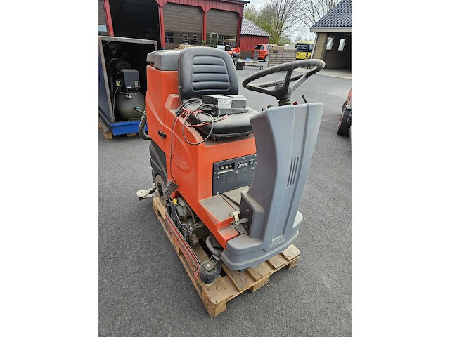B100r zelfrijdende veeg schrobmachine - afbeelding 4 van  7
