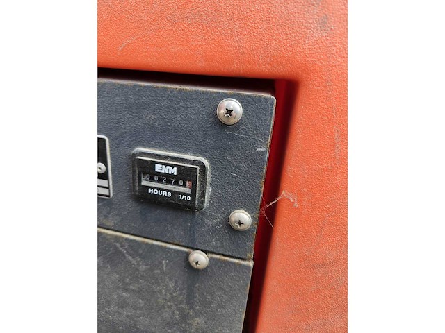 B100r zelfrijdende veeg schrobmachine - afbeelding 6 van  7