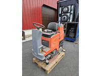 B100r zelfrijdende veeg schrobmachine