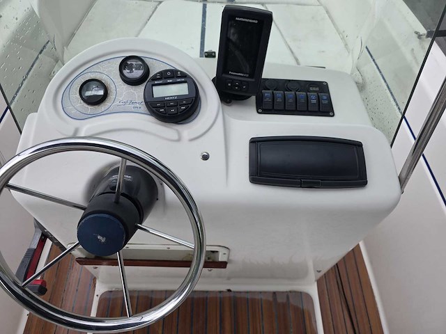 B2 marine - cap ferret - console visboot met 70 pk tohatsu buitenboordmotor met riba trailer - afbeelding 18 van  42