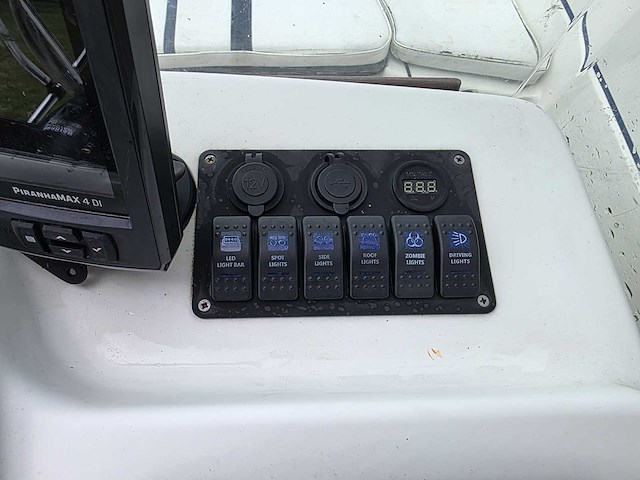 B2 marine - cap ferret - console visboot met 70 pk tohatsu buitenboordmotor met riba trailer - afbeelding 21 van  42