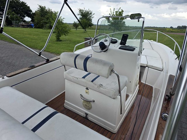 B2 marine - cap ferret - console visboot met 70 pk tohatsu buitenboordmotor met riba trailer - afbeelding 27 van  42