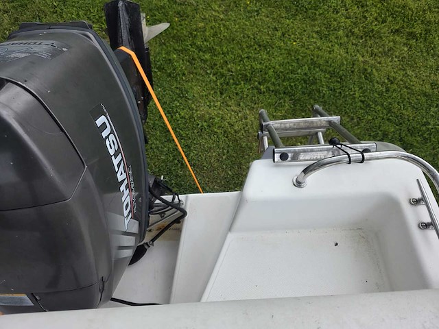 B2 marine - cap ferret - console visboot met 70 pk tohatsu buitenboordmotor met riba trailer - afbeelding 37 van  42