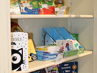 Baby boeken op schap in diverse uitvoeringen, 12 stuks. - afbeelding 2 van  2