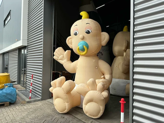 Baby xxl 300cm opblaasbaar - afbeelding 2 van  10