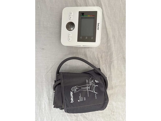 Babyliss super-x metal tondeuse e992e |beurer bm 27 basic bloeddrukmeter |tunturi mg50 massage gun - afbeelding 4 van  4