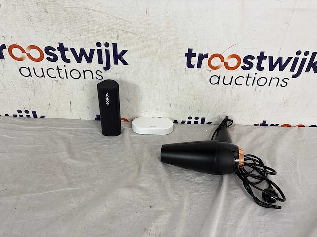 Babyliss turbo smooth 2200 d570de – föhn | somfy connectivity kit – smart bedieningskit | sonos roam – draagbare bluetooth-speaker - afbeelding 1 van  1
