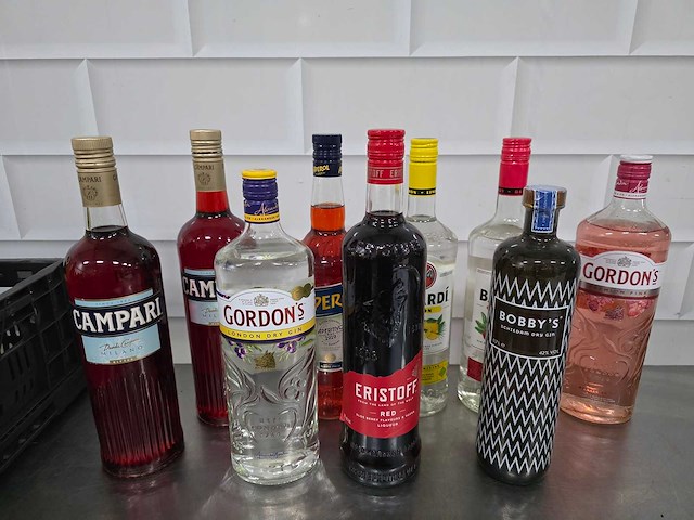 Bacardi, bobbi’s, campari, etc. sterke drank fles (9x) - afbeelding 1 van  4