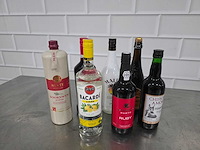 Bacardi, malibu, etc. sterke drank fles (7x) - afbeelding 1 van  3