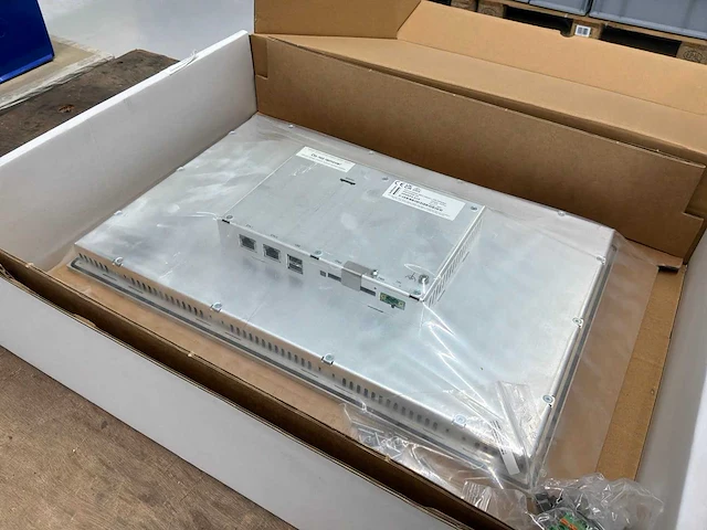 Bachmann ot1215wm industriële touchscreen hmi - afbeelding 1 van  3