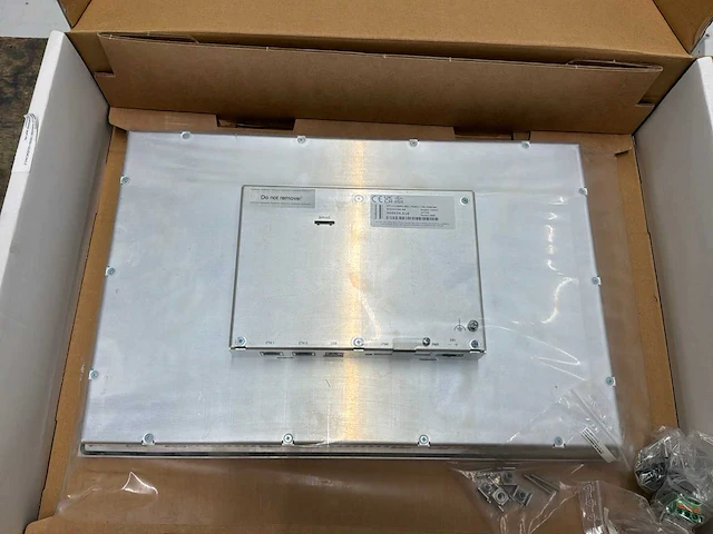 Bachmann ot1215wm industriële touchscreen hmi - afbeelding 2 van  3