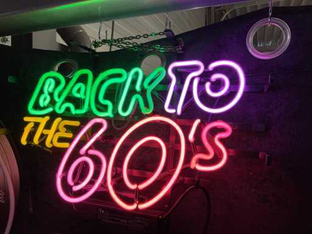 Back to the 60 glas neon decoratie - afbeelding 1 van  2