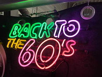 Back to the 60 glas neon decoratie - afbeelding 1 van  2