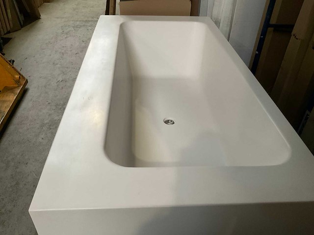 Back to wall bad solid surface - afbeelding 6 van  7