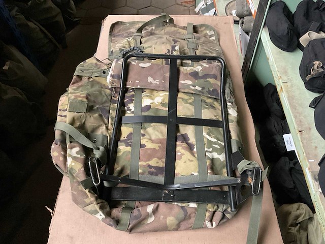Backpack with frame - afbeelding 1 van  4