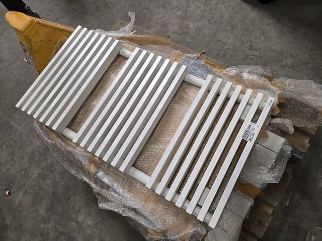 Badkamer design radiator handoek vasco, wit - afbeelding 1 van  8