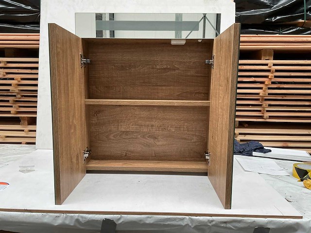 Badkamer spiegelkast met verlichting - afbeelding 2 van  2