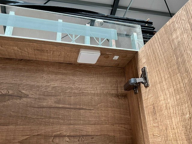 Badkamer spiegelkast met verlichting - afbeelding 4 van  4