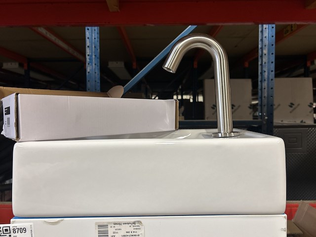 Badkameraccessoires w.o. wastafel, badkamerkast - afbeelding 2 van  7