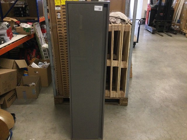 Badkamerkast met plankjes - afbeelding 1 van  5