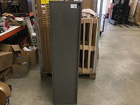 Badkamerkast met plankjes - afbeelding 1 van  5