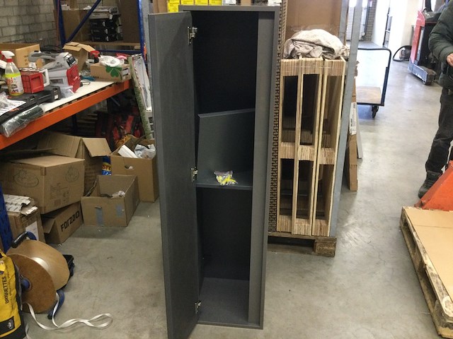 Badkamerkast met plankjes - afbeelding 2 van  5