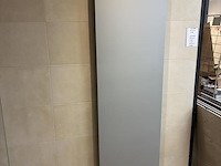 Badkameropstelling met badmeubel, wandcloset, douchewand en designradiator - afbeelding 5 van  5