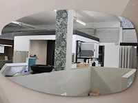 Badkamerspiegel met led verlichting in diverse kleuren. afmeting 140 x 74 cm. - afbeelding 1 van  4