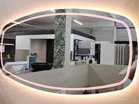 Badkamerspiegel met led verlichting in diverse kleuren. afmeting 140 x 74 cm. - afbeelding 2 van  4