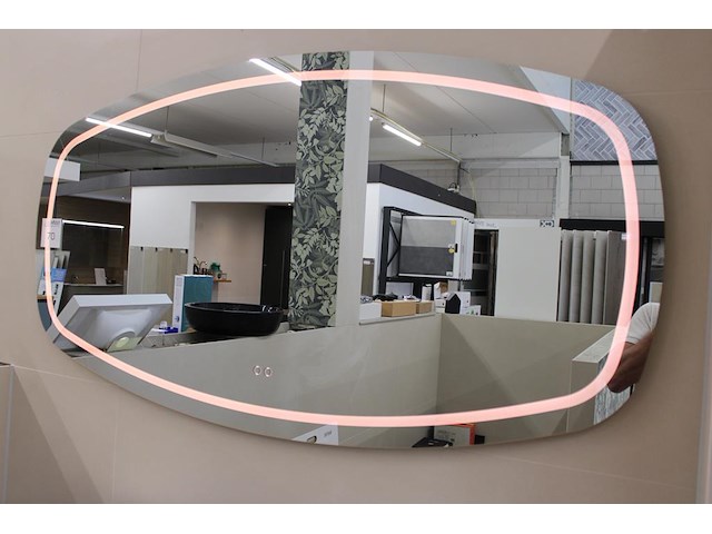 Badkamerspiegel met led verlichting in diverse kleuren. afmeting 140 x 74 cm. - afbeelding 3 van  4