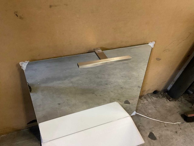 Badkamerspiegel met opbouwverlichting 70x80 cm - afbeelding 3 van  3