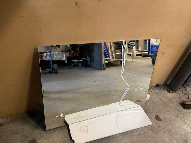 Badkamerspiegel met verlichting 100x70 cm - afbeelding 1 van  2