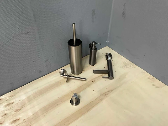Badkraan toilet accessoires - afbeelding 1 van  6