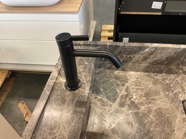 Badmeubel met natuursteen wasbak en spiegelkast 60 cm - afbeelding 9 van  11