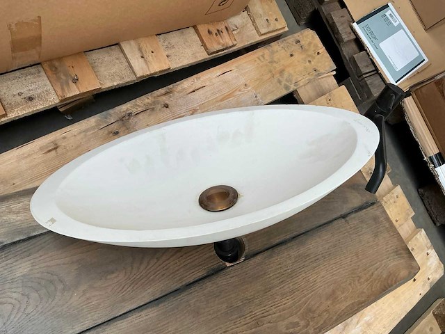 Badmeubel met waskom en kraan - afbeelding 2 van  4