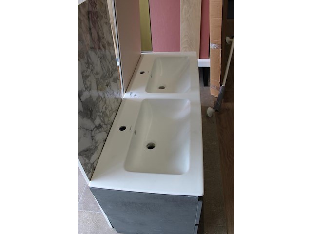 Badmeubel v.v. 2 laden en dubbele waskom duravit. afmeting 130 x 49 x 58 cm. - afbeelding 2 van  3