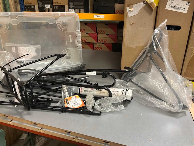 Bagagedragers en kettingkasten (7x) - afbeelding 1 van  5