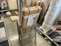 Bagageluik en diverse horren in kar - afbeelding 1 van  7