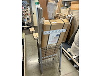 Bagageluik en diverse horren in kar - afbeelding 2 van  7