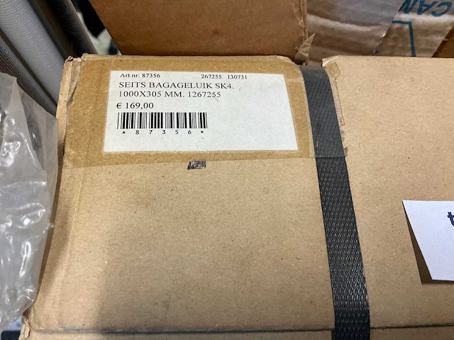 Bagageluik en diverse horren in kar - afbeelding 3 van  7