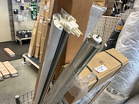 Bagageluik en diverse horren in kar - afbeelding 5 van  7