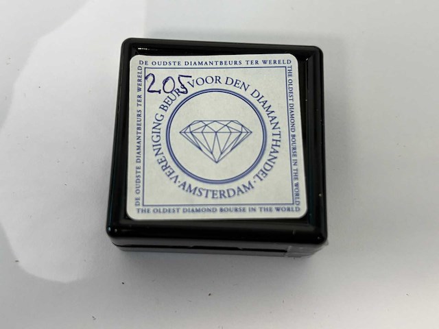 Baguette diamant 2.05 carat natuurlijk geslepen diamant - afbeelding 2 van  3