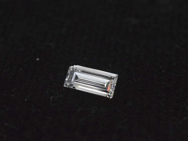 Baguette geslepen diamant 0.23 carat gecertificeerd - afbeelding 1 van  3