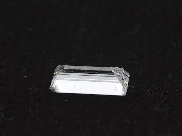 Baguette geslepen diamant 0.23 carat gecertificeerd - afbeelding 2 van  3