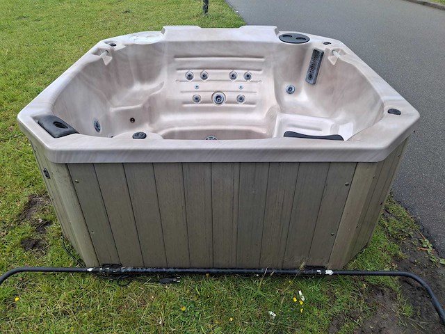 Baja 6 persoons jacuzzi en buitenspa - afbeelding 3 van  35